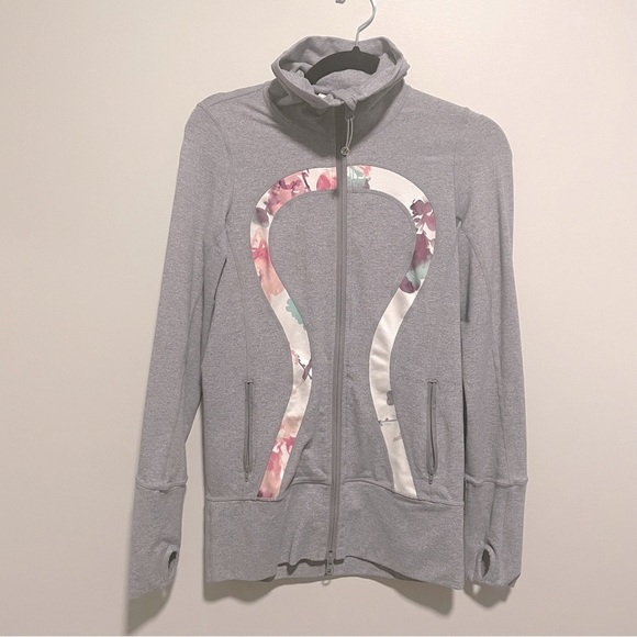 Lululemon In Stride Jacket in Heathered Fossil & Blurred Blossoms White - Picture 2 of 10